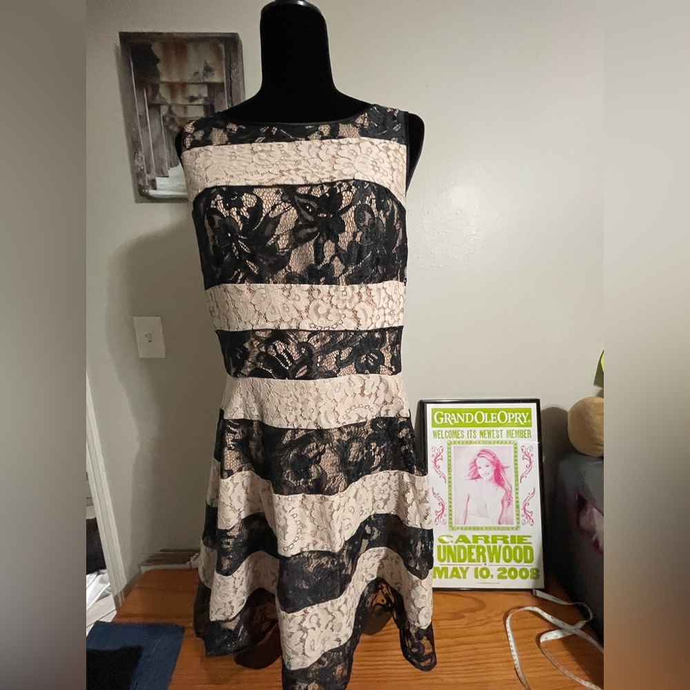 Jessica Simpson new with out tags lined lace dress
